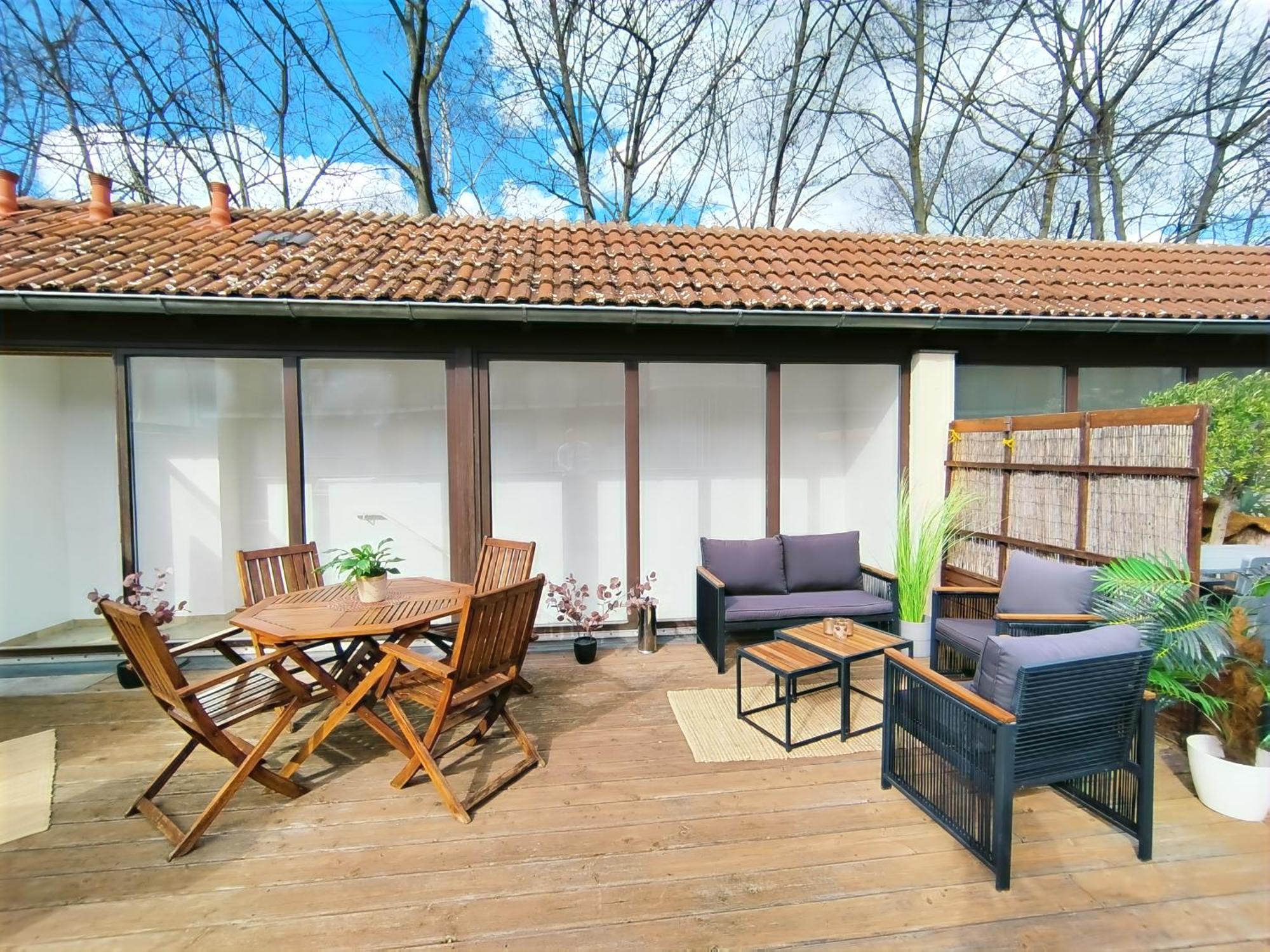 Apartment Design-apartment Fuer Bis Zu 4 Im 1 Og, Modern, Dachterrasse, Grill, Ruhige Lage, Plus, Wii, Lan Und Wlan