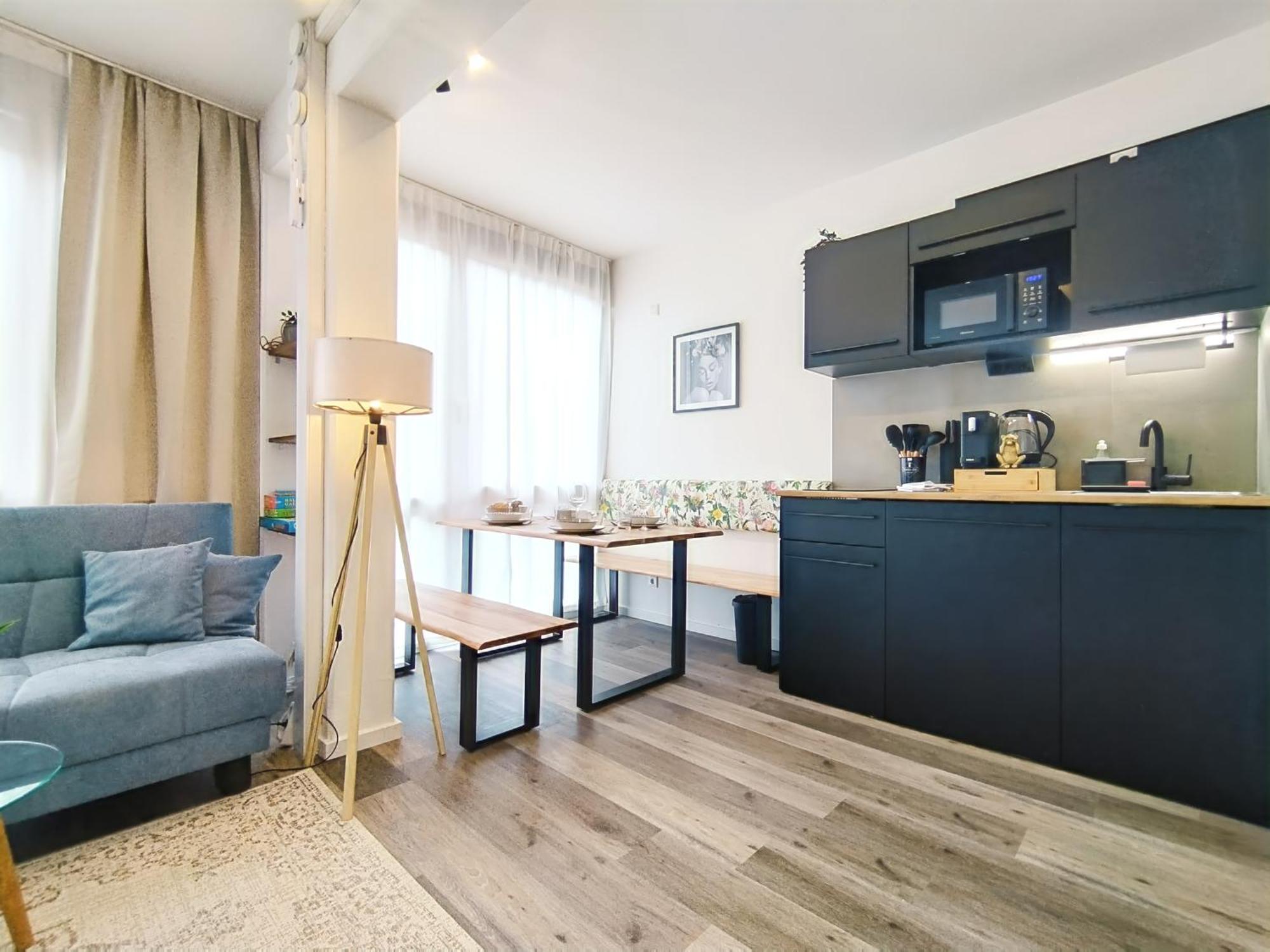 Design-apartment Fuer Bis Zu 4 Im 1 Og, Modern, Dachterrasse, Grill, Ruhige Lage, Plus, Wii, Lan Und Wlan * Nürnberg