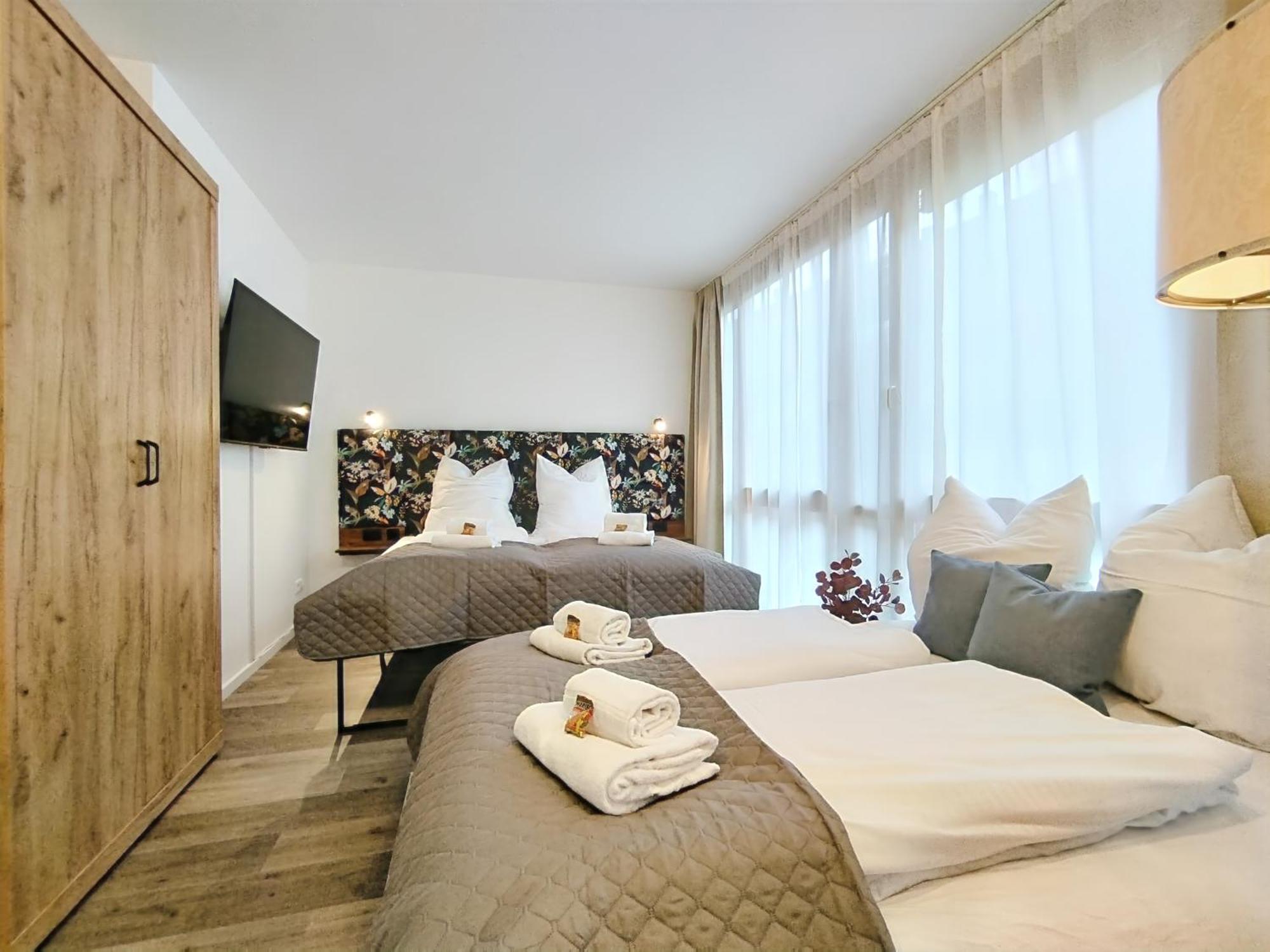 Design-apartment Fuer Bis Zu 4 Im 1 Og, Modern, Dachterrasse, Grill, Ruhige Lage, Plus, Wii, Lan Und Wlan Apartment Nürnberg