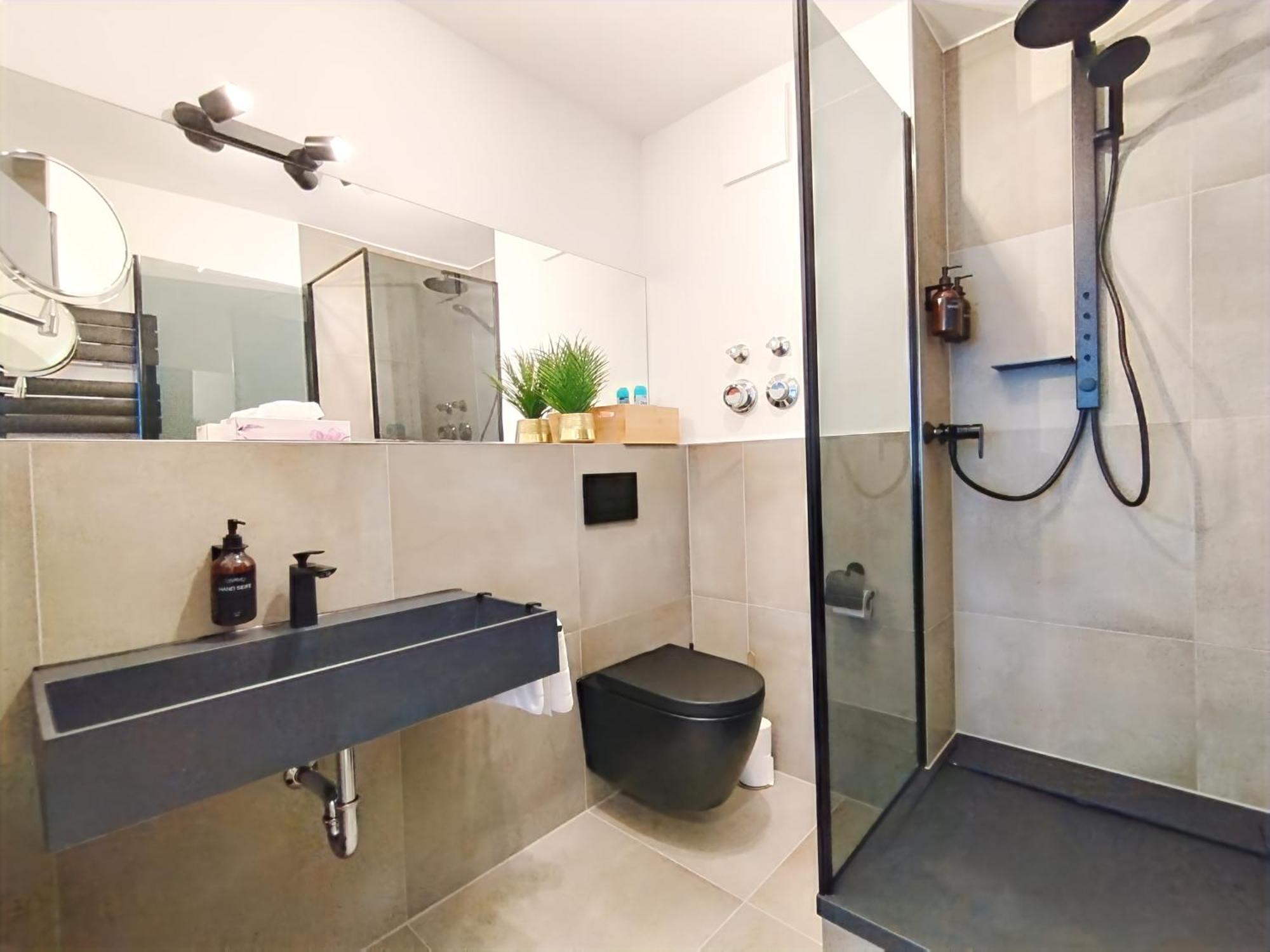Design-apartment Fuer Bis Zu 4 Im 1 Og, Modern, Dachterrasse, Grill, Ruhige Lage, Plus, Wii, Lan Und Wlan * Nürnberg